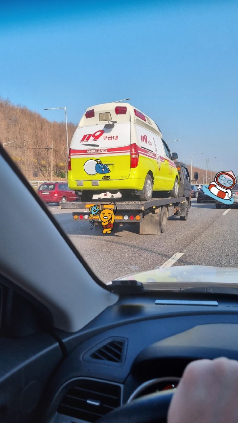 구급차에 탄 구급차.jpg