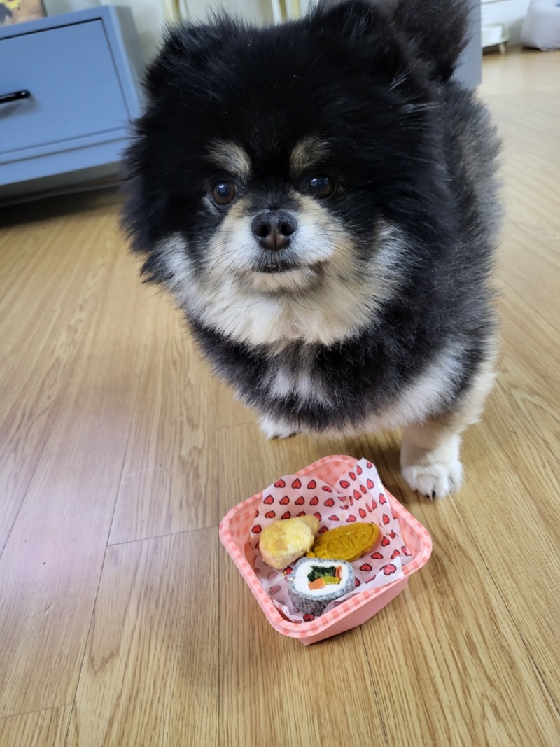 간식 먹는 깜순이