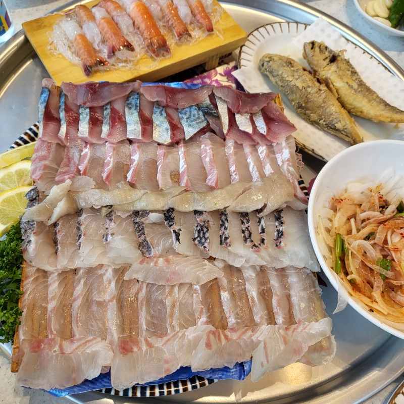 제주 애월 회가 서쪽에서 뜨겠네