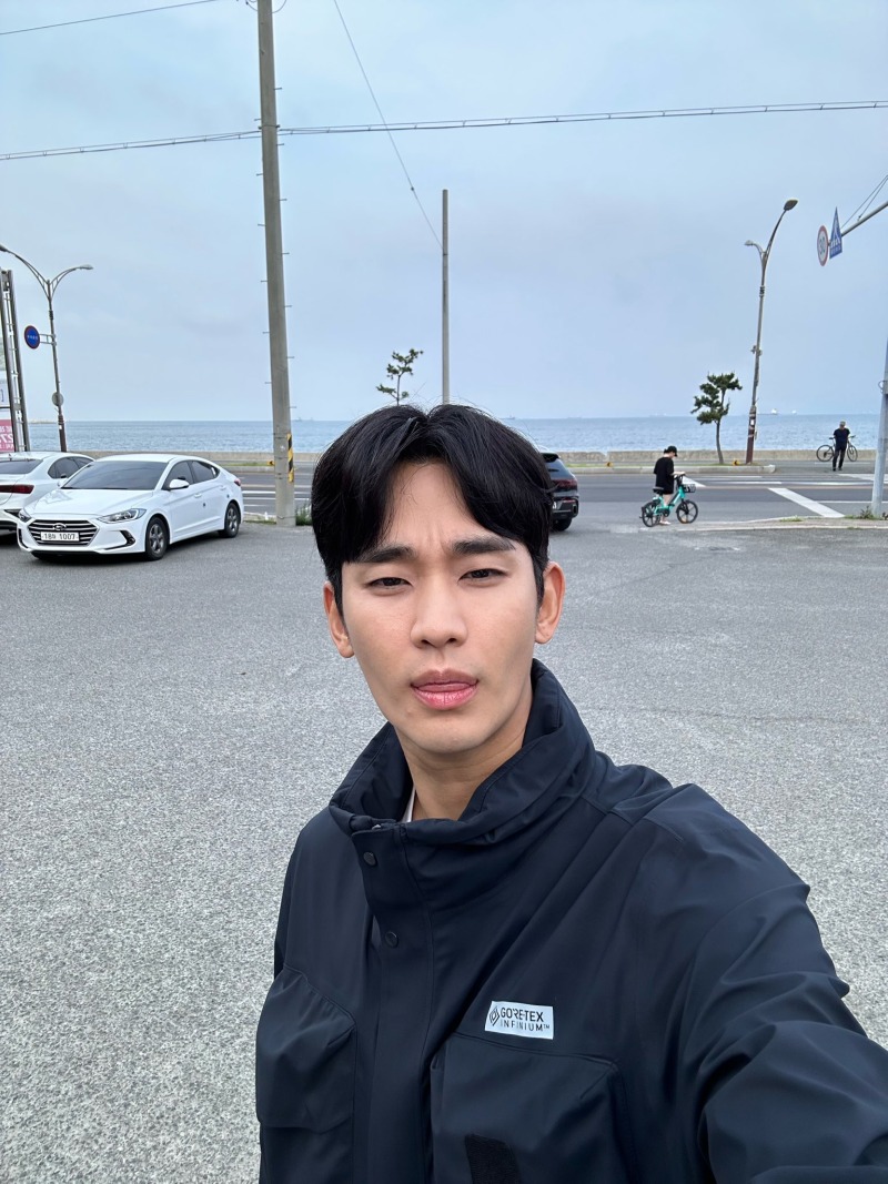 배우 김수현의 인스타 사진과 버블 사진 비교 