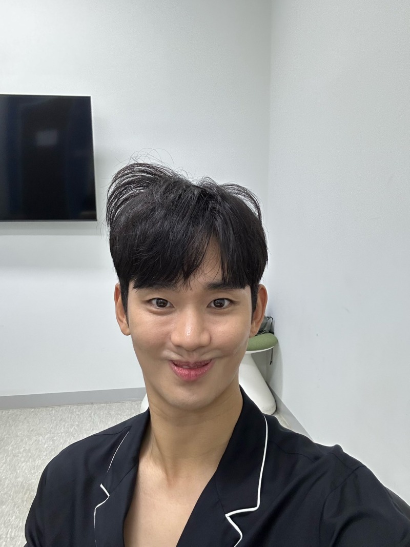 배우 김수현의 인스타 사진과 버블 사진 비교 