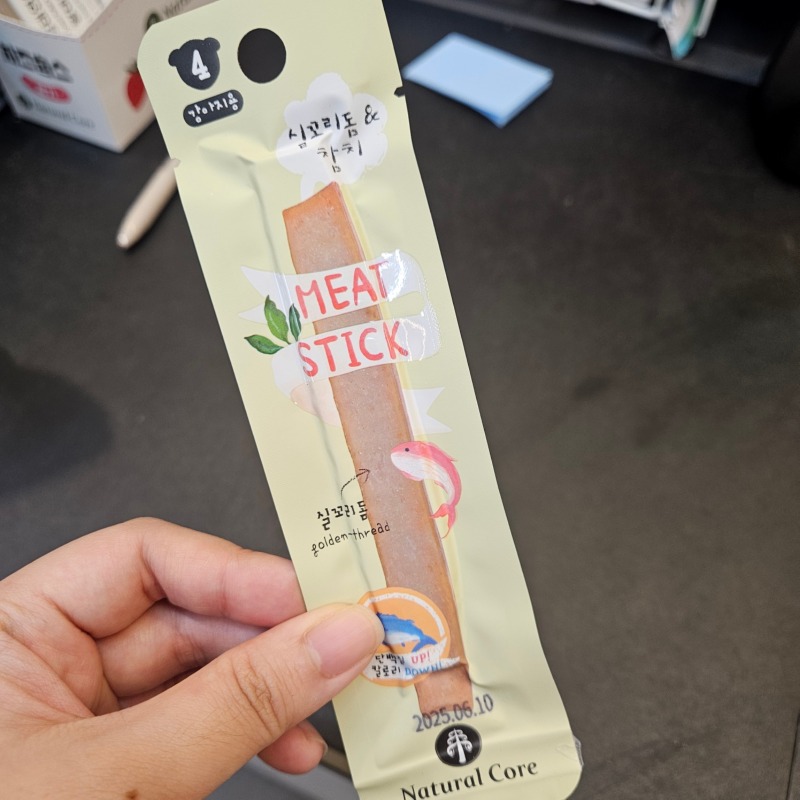 네츄럴코어 미트스틱 살꼬리돔 참치.jpg