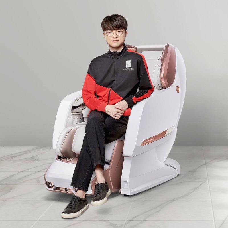 사진이 이상하게 찍히는 페이커 선수 