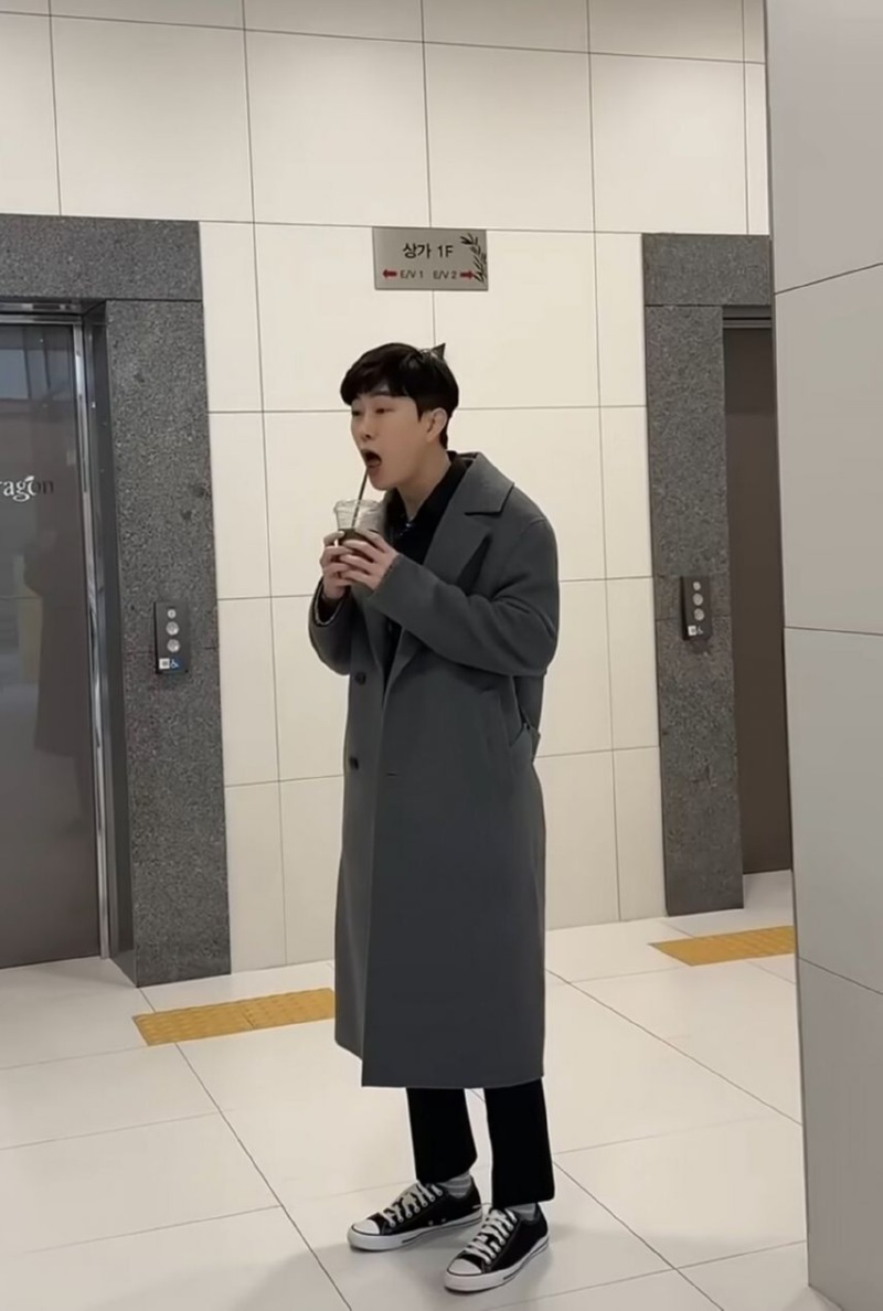 누가 내 엉덩이 만지고 도망갔어요 