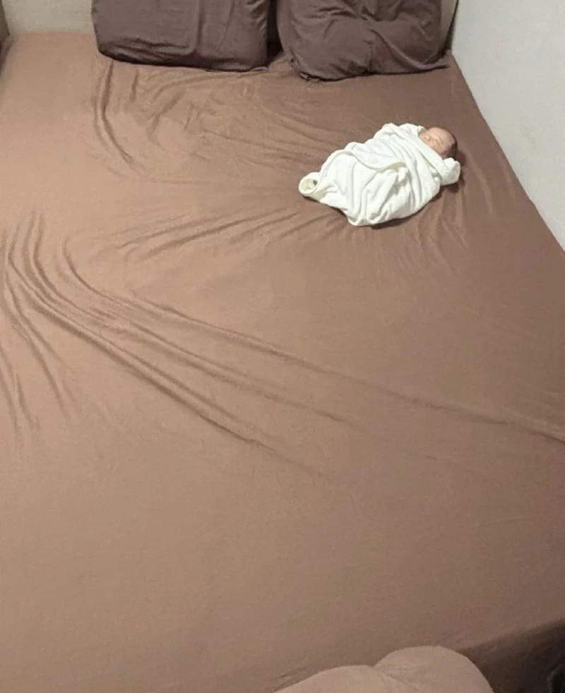 아가가 굴러다닌 흔적 