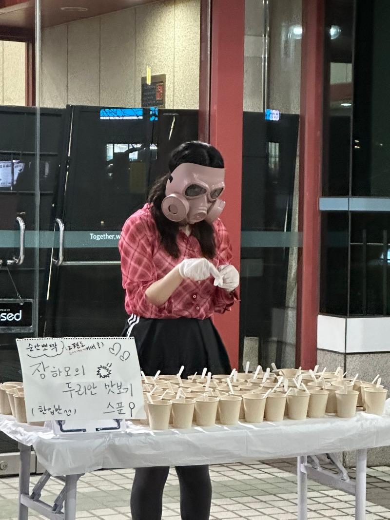 두리안 맛보기 매대의 피해자 