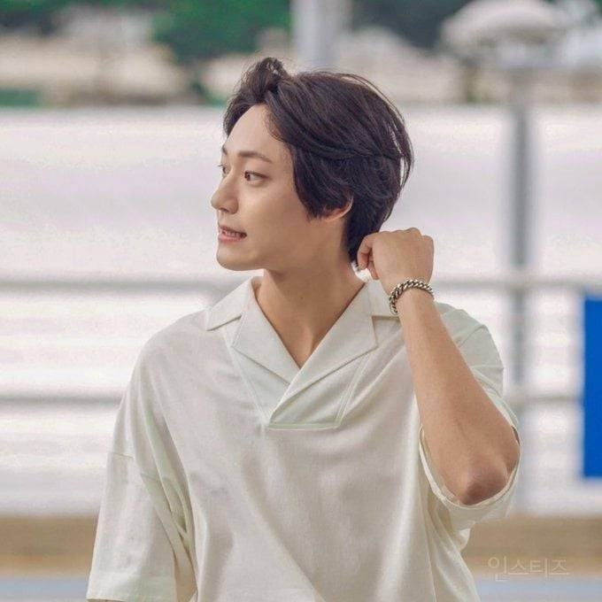이도현 공항 레전드 사진