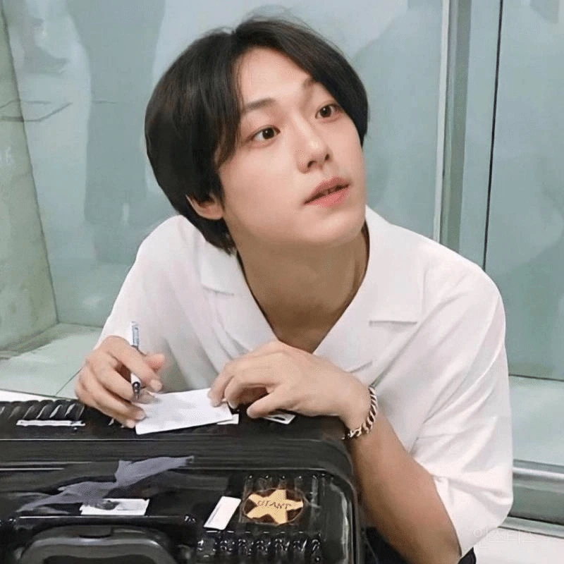 이도현 공항 레전드 사진