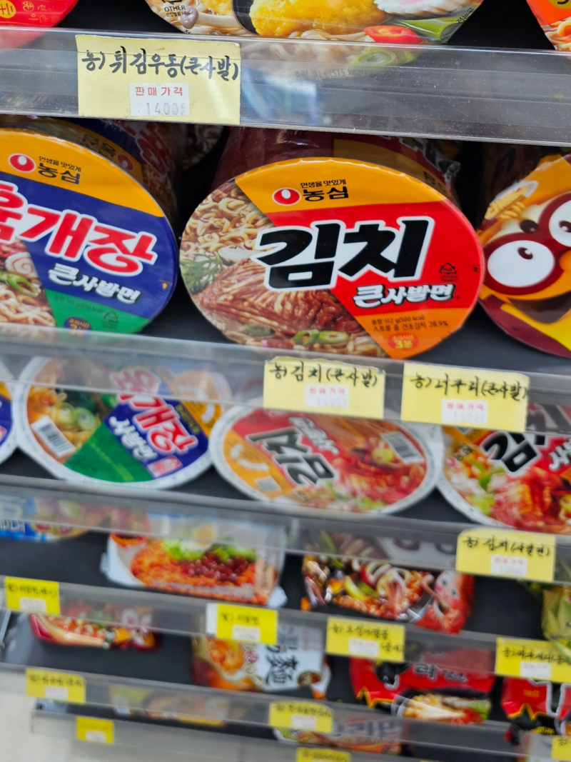 할아버지가 운영하시는 편의점 