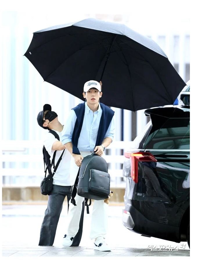 매니저 갑질로 난리난 정해인 우산 크기.JPG